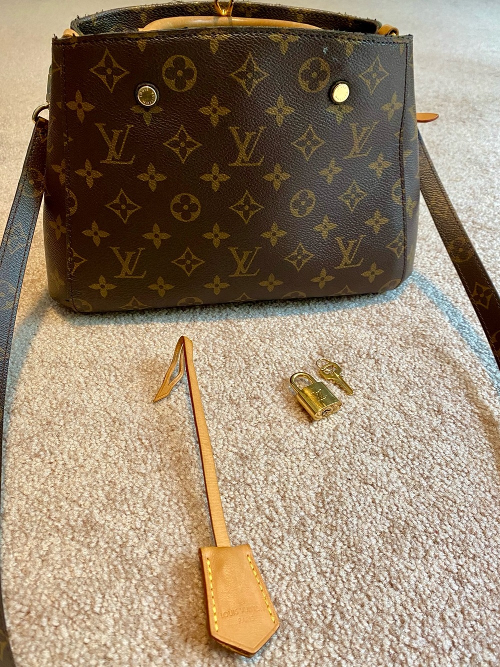 LOUIS VUITTON | Monogram Montaigne MM Handbag w Strap & Lock & Key